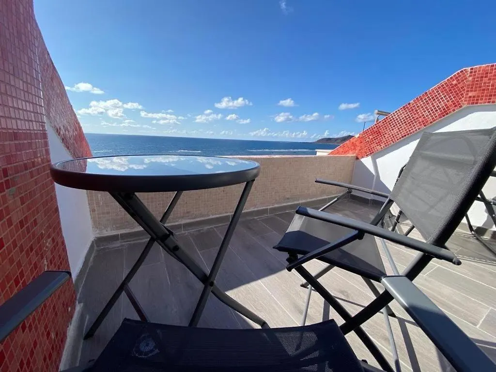 Modern Beachfront Studio With Balcony Views New Las Palmas de Gran Canaria